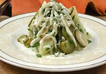 Салат с кальмарами и зеленым луком
